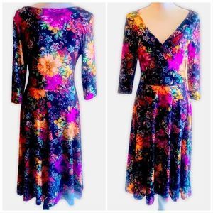 NWOT! GORGEOUS FLORAL LBISSE FIT & FLARE V NECK